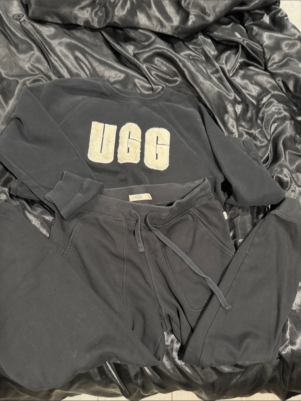 UGG Black Sweatshirt and Joggers Set with Cream Chenille Logo